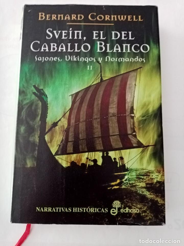 Libros de segunda mano: SVEIN, EL DEL CABALLO BLANCO . Bernard Cornwell ( EDHASA ) - Foto 1