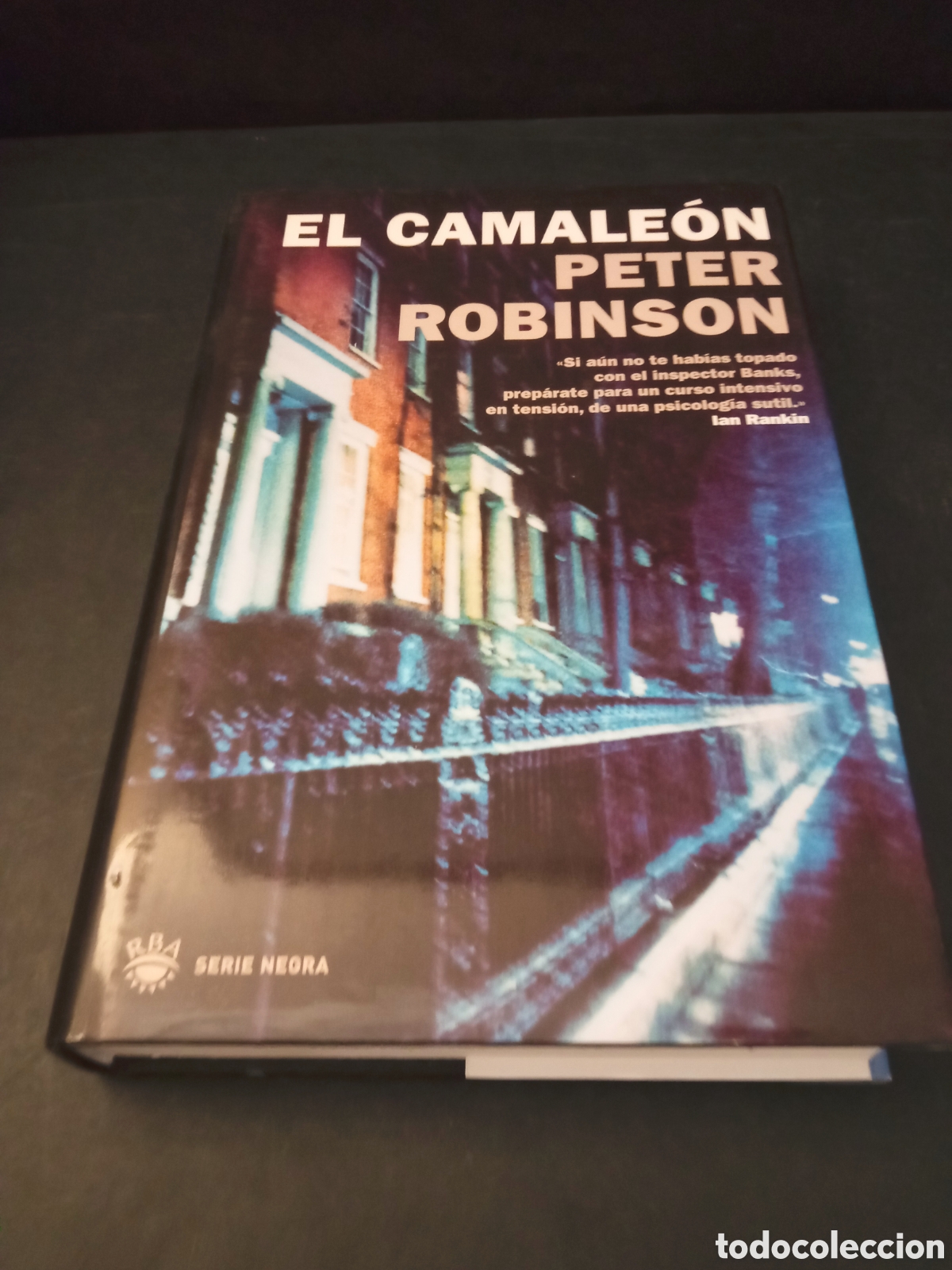 Libros de segunda mano: El camale&oacute;n de Peter Robinson - Foto 1