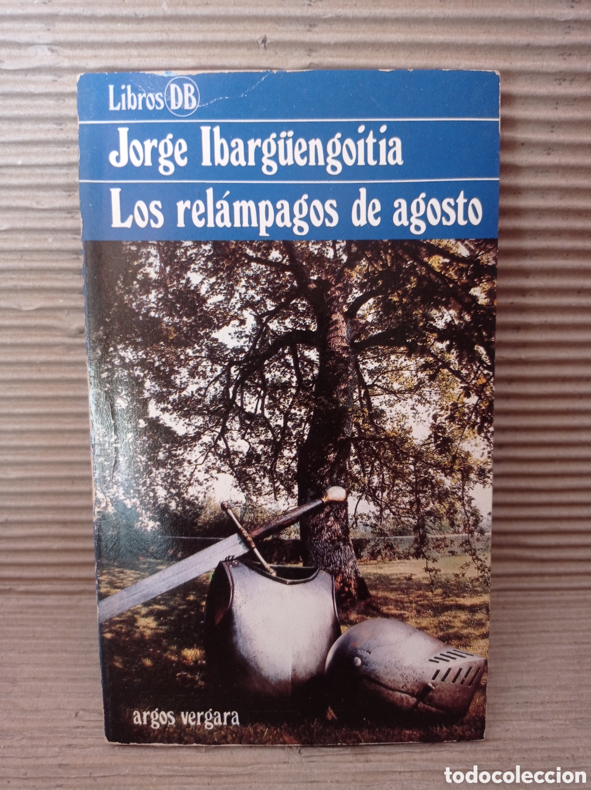 Libros de segunda mano: Los rel&aacute;mpagos de agosto - Foto 1