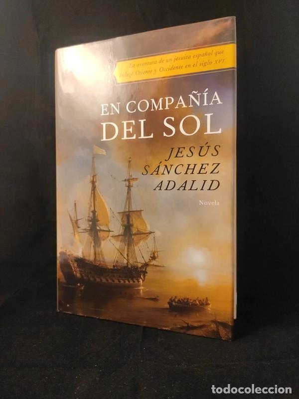 Libros de segunda mano: EN COMPA&Ntilde;&Iacute;A DEL SOL - JES&Uacute;S S&Aacute;NCHEZ ADALID - Foto 1