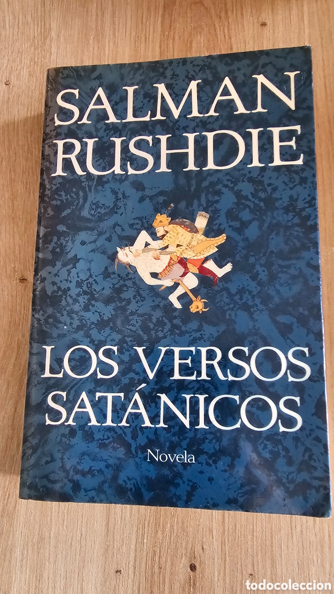 Libros de segunda mano: Los versos sat&aacute;nicos 1 edici&oacute;n - Foto 1