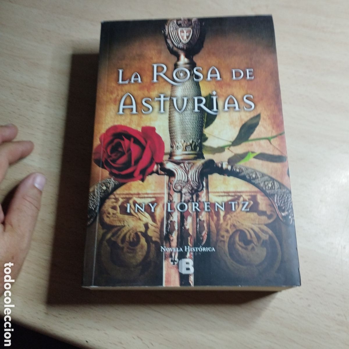 Libri di seconda mano: La rosa de Asturias. Iny Lorentz 2012. Ediciones B. Novela Hist&oacute;rica. 1&ordf; Edici&oacute;n