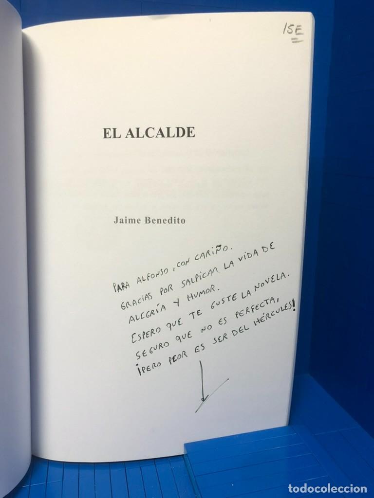 Libros de segunda mano: EL ALCALDE - JAIME BENEDITO - 2021 - Foto 3