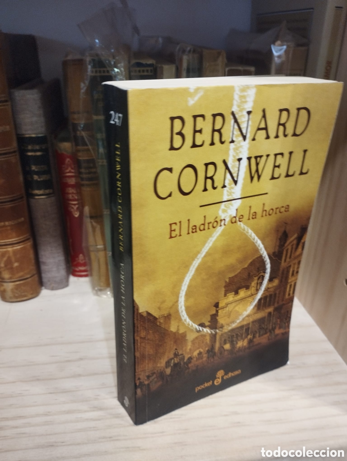 Libros de segunda mano: El ladr&oacute;n de la horca - Bernard Cornwell - Foto 1