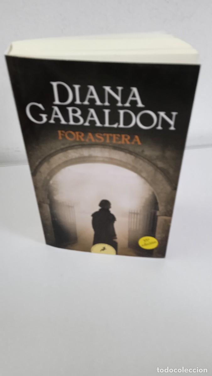 Libros de segunda mano: FORASTERA Diana Gabaldon - Foto 1