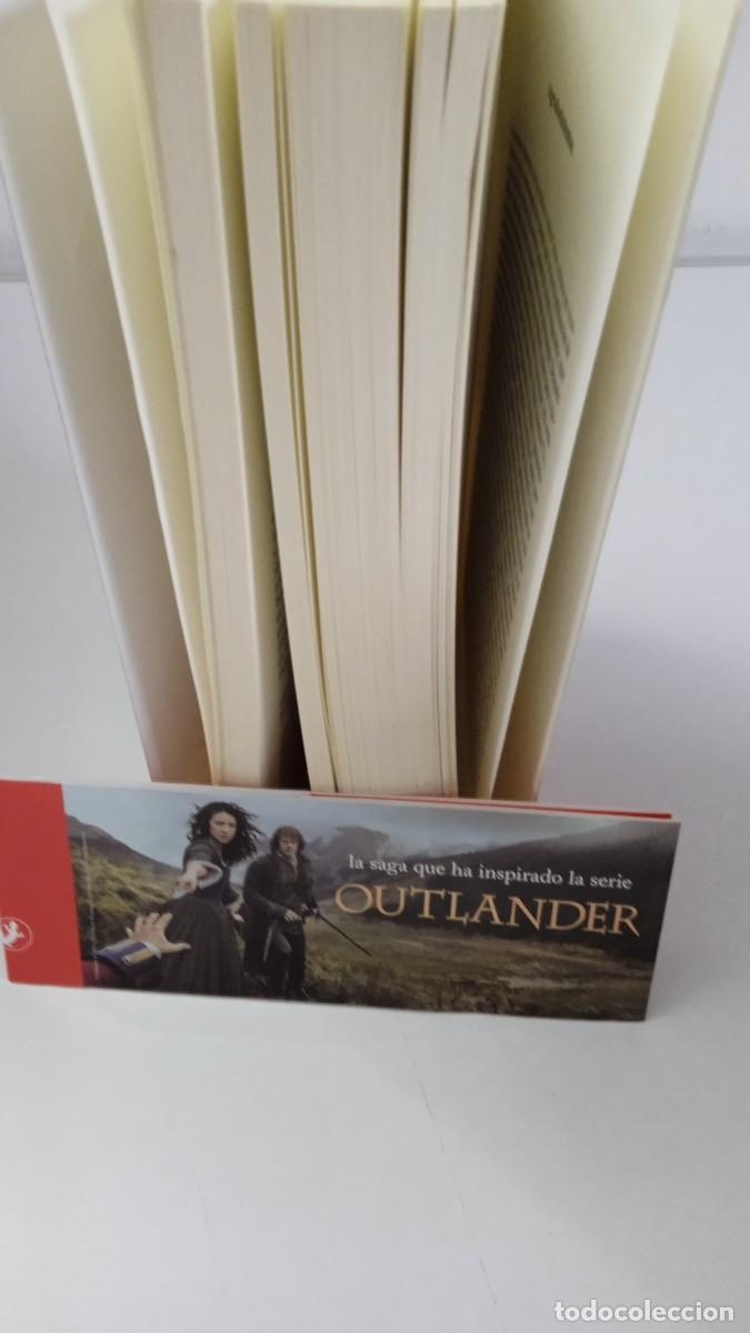 Libros de segunda mano: FORASTERA Diana Gabaldon - Foto 3