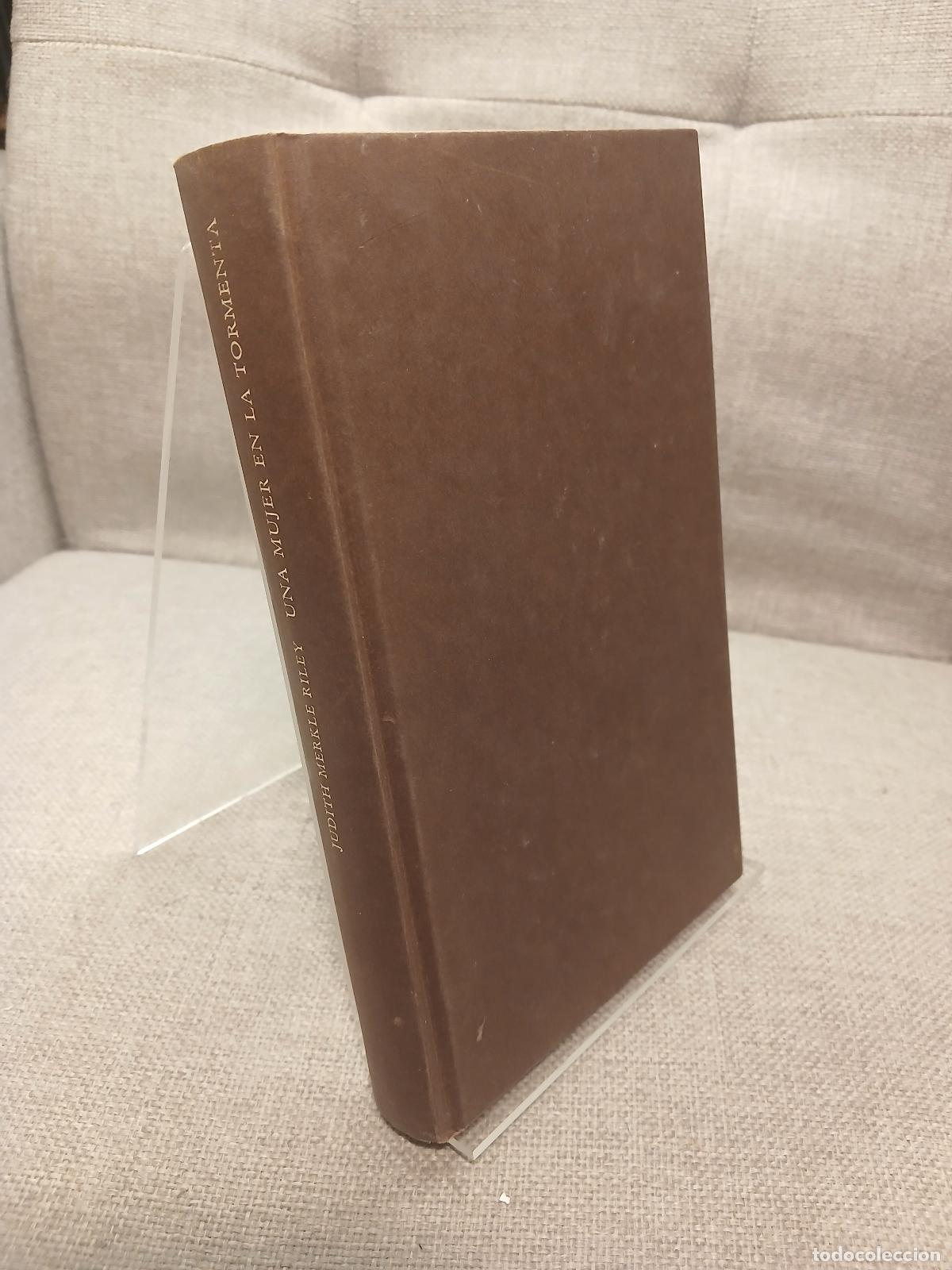 Gebrauchte B&uuml;cher: Una mujer en la tormenta - Judith Merkle Riley