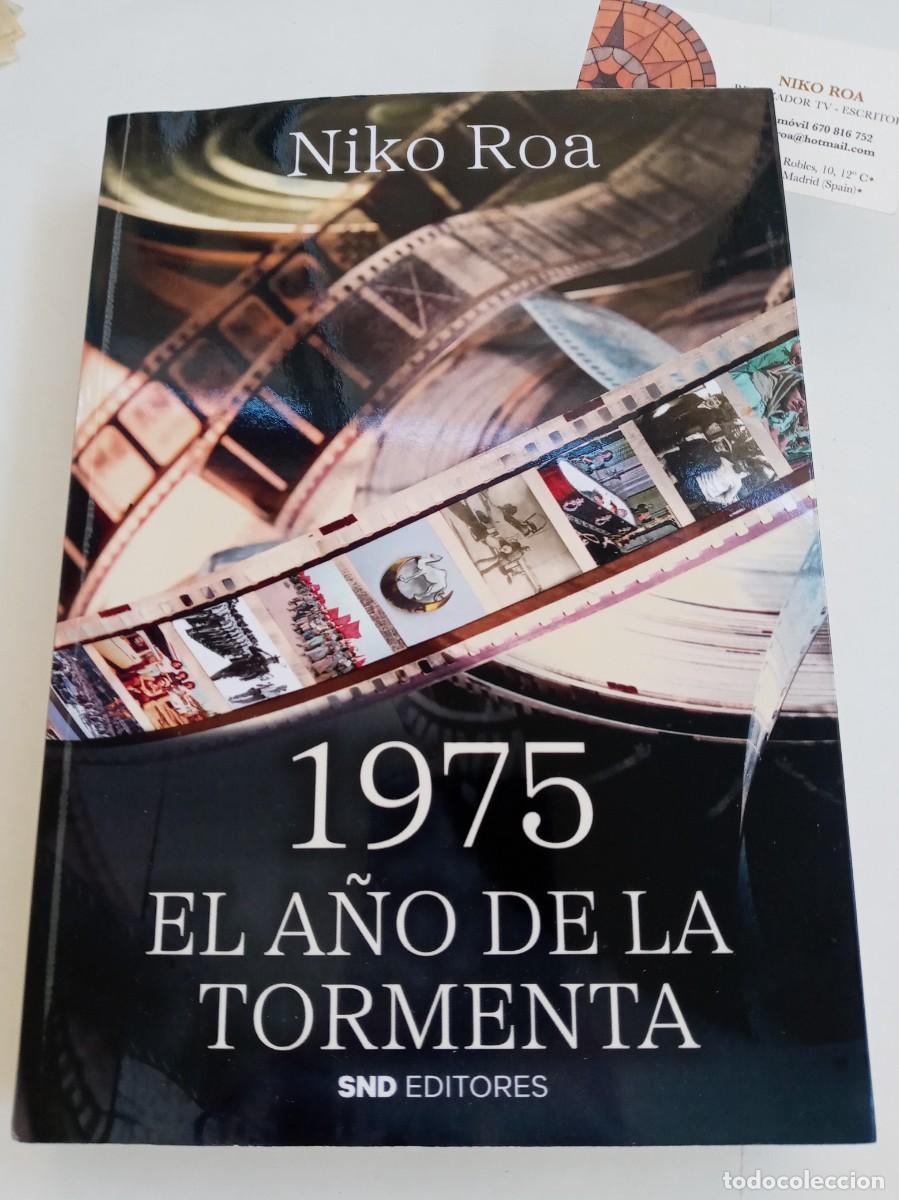Libros de segunda mano: 1975 EL A&Ntilde;O DE LA TORMENTA , DE NIKO ROA. SND EDITORES 1&ordf; EDICION 2024. DEDICADO Y FIRMADO Y TARJETA