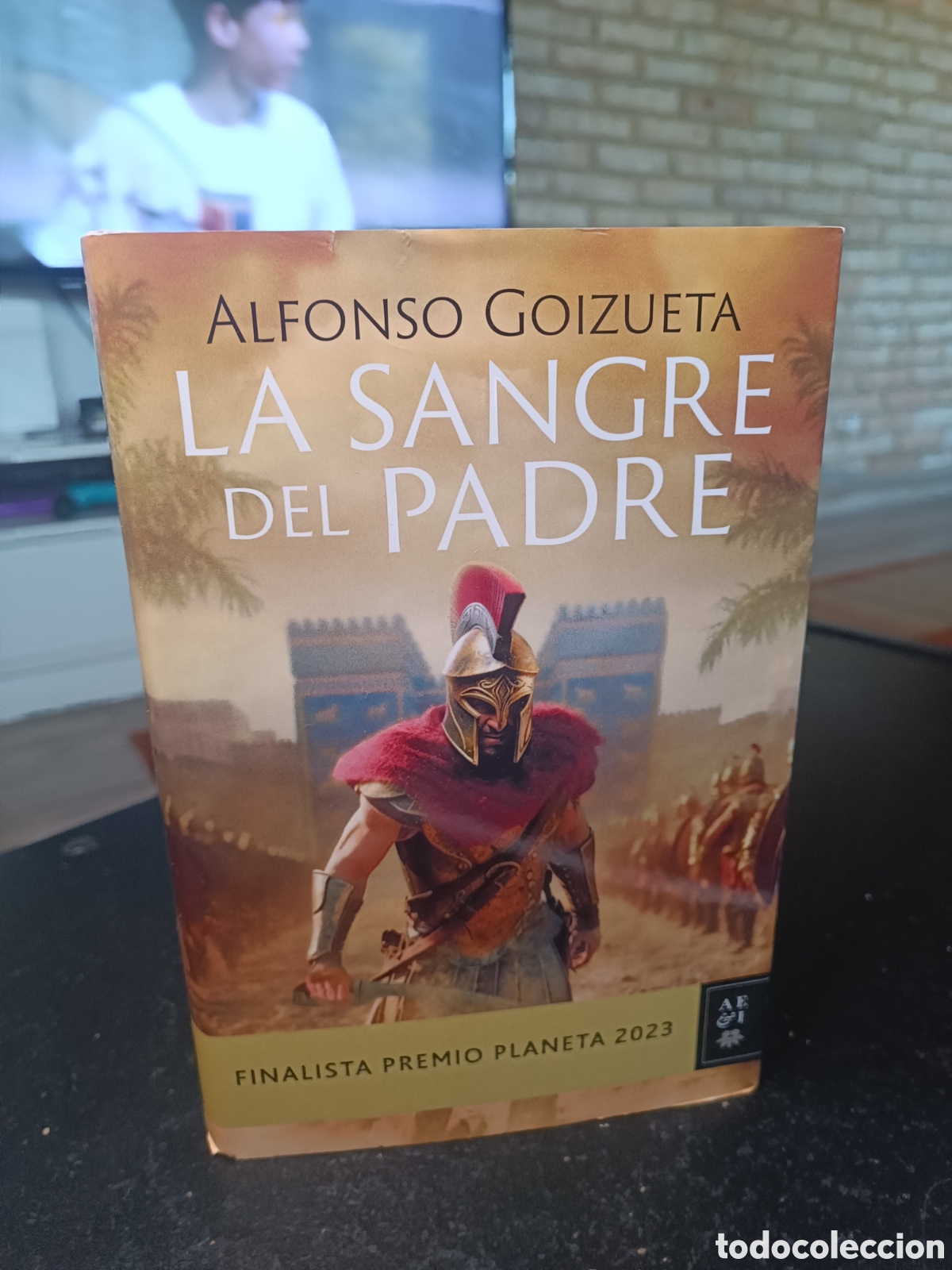 Libros de segunda mano: La sangre del padre Alfonso goizueta tapa dura finalista premio planeta 2023