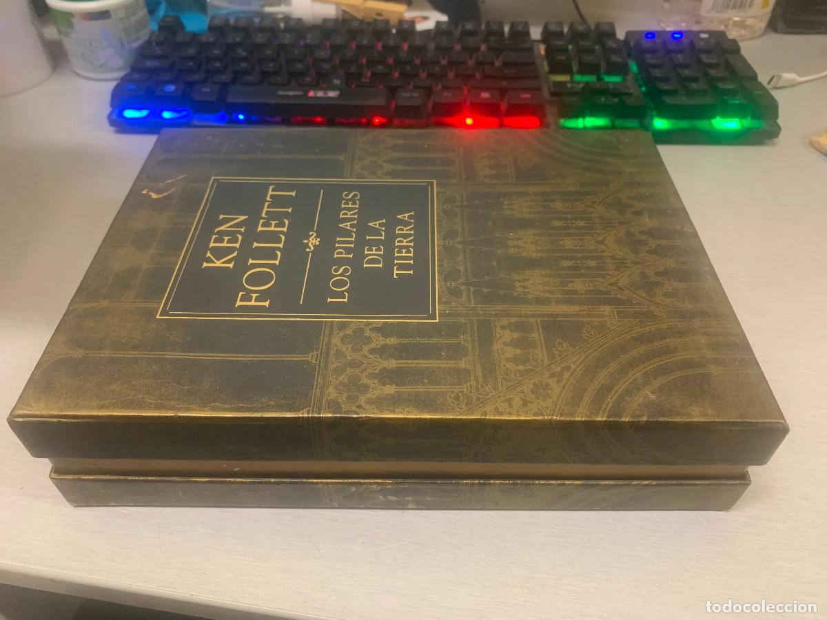 Libros de segunda mano: LOS PILARES DE LA TIERRA / KEN FOLLETT / PLAZA & JAN&Eacute;S 2006 (CON CAJA)
