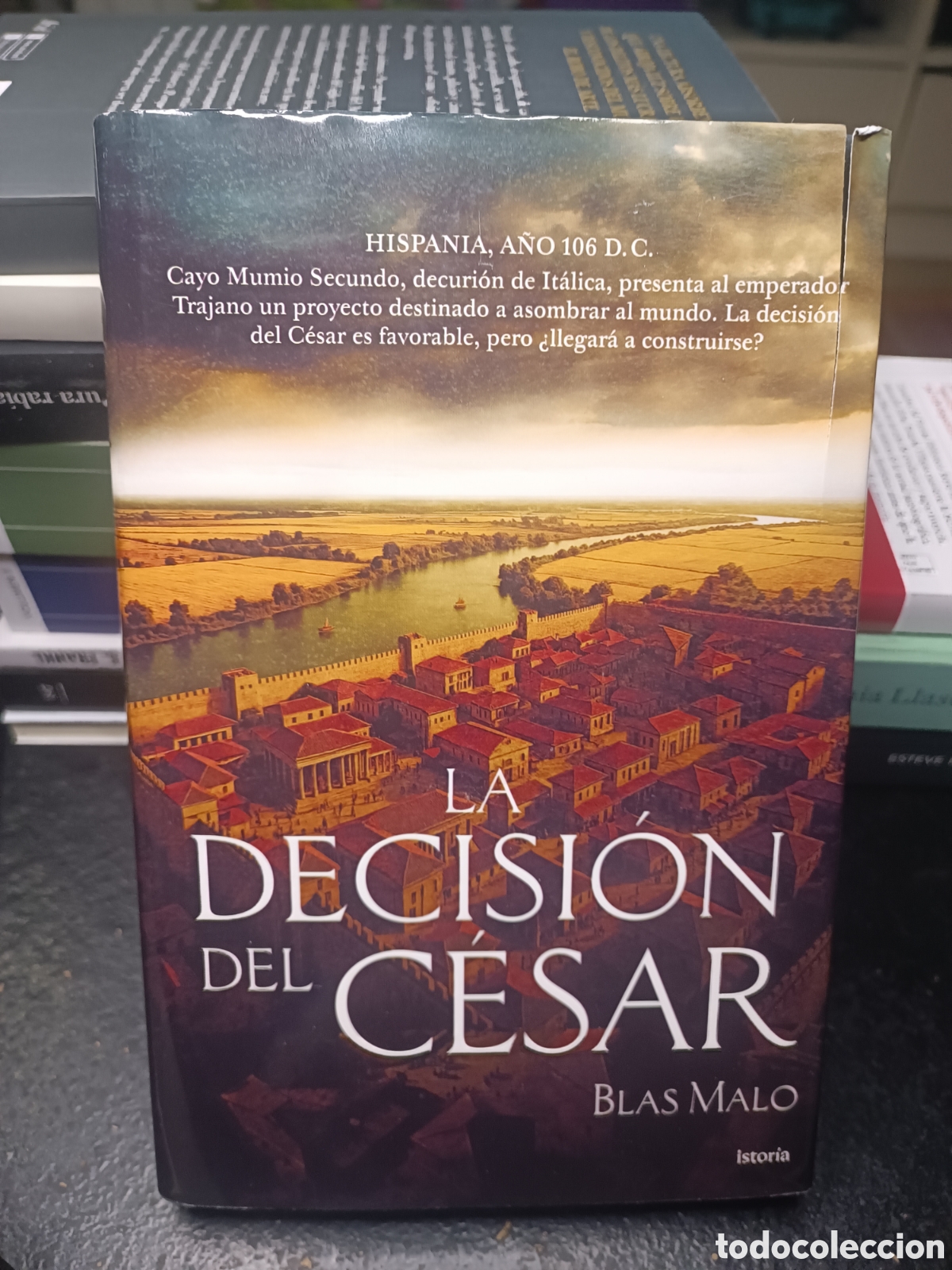 Libros de segunda mano: La decisi&oacute;n del C&eacute;sar Blas malo istoria octubre 2025 tapa dura