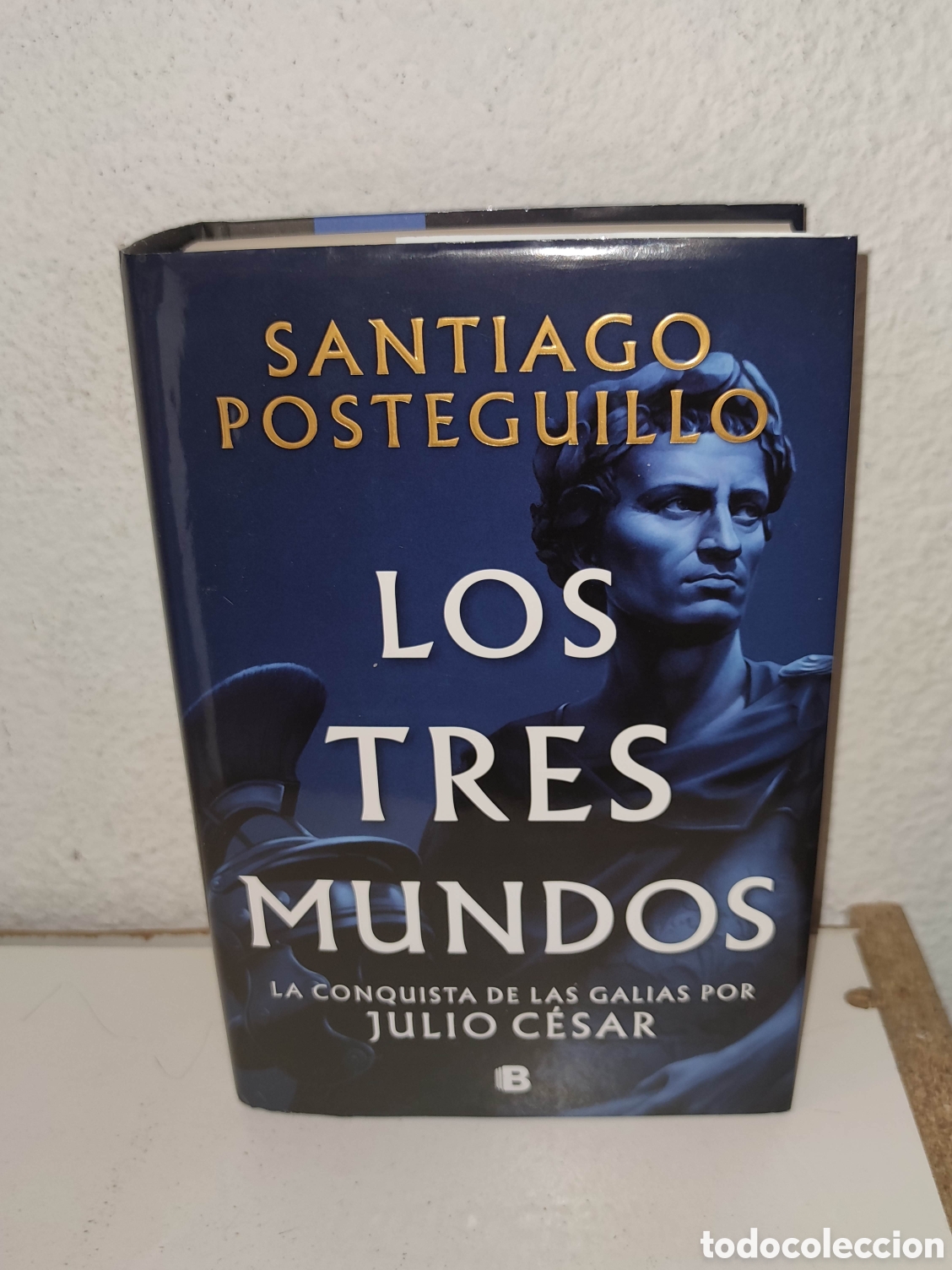 Libros de segunda mano: Libro - Los tres mundos - Santiago Posteguillo - La conquista de las Galias por Julio Cesar