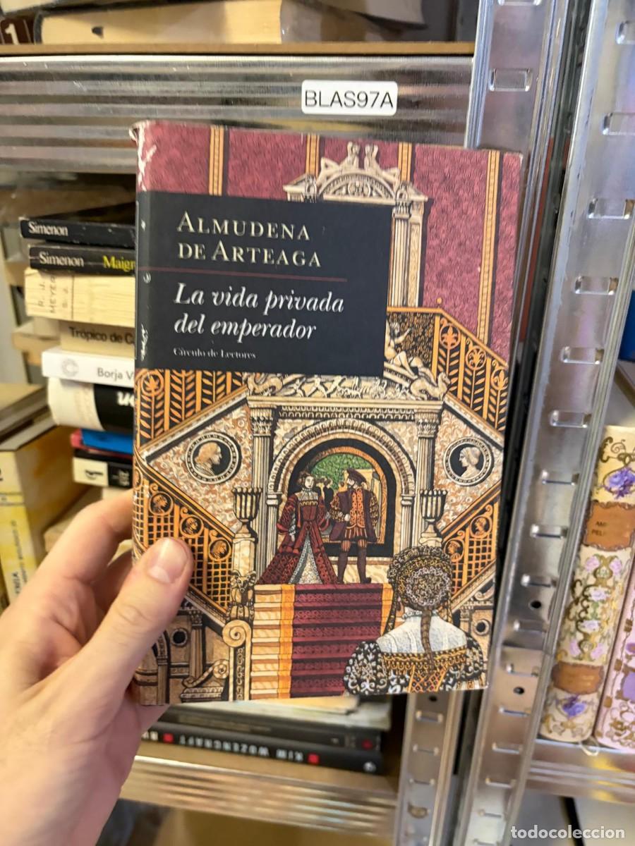 Libros de segunda mano: BLAS97A La vida privada del emperador &ndash; Almudena de Arteaga &ndash; C&iacute;rculo de Lectores.