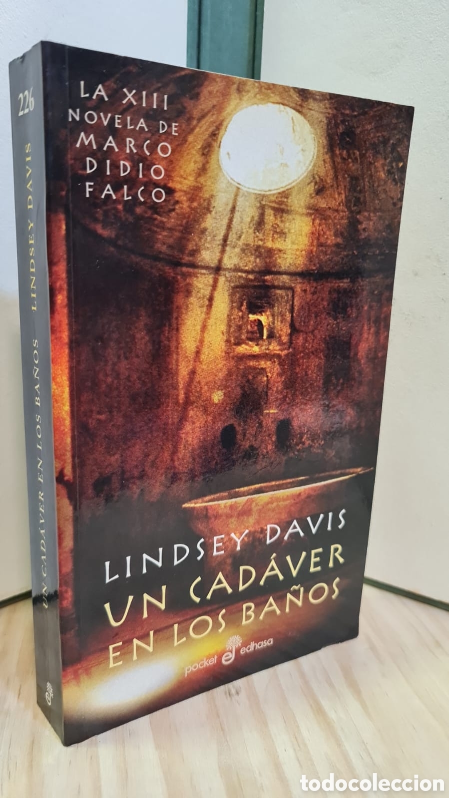 Second hand books: Un cad&aacute;ver en los ba&ntilde;os - Lindsey Davis