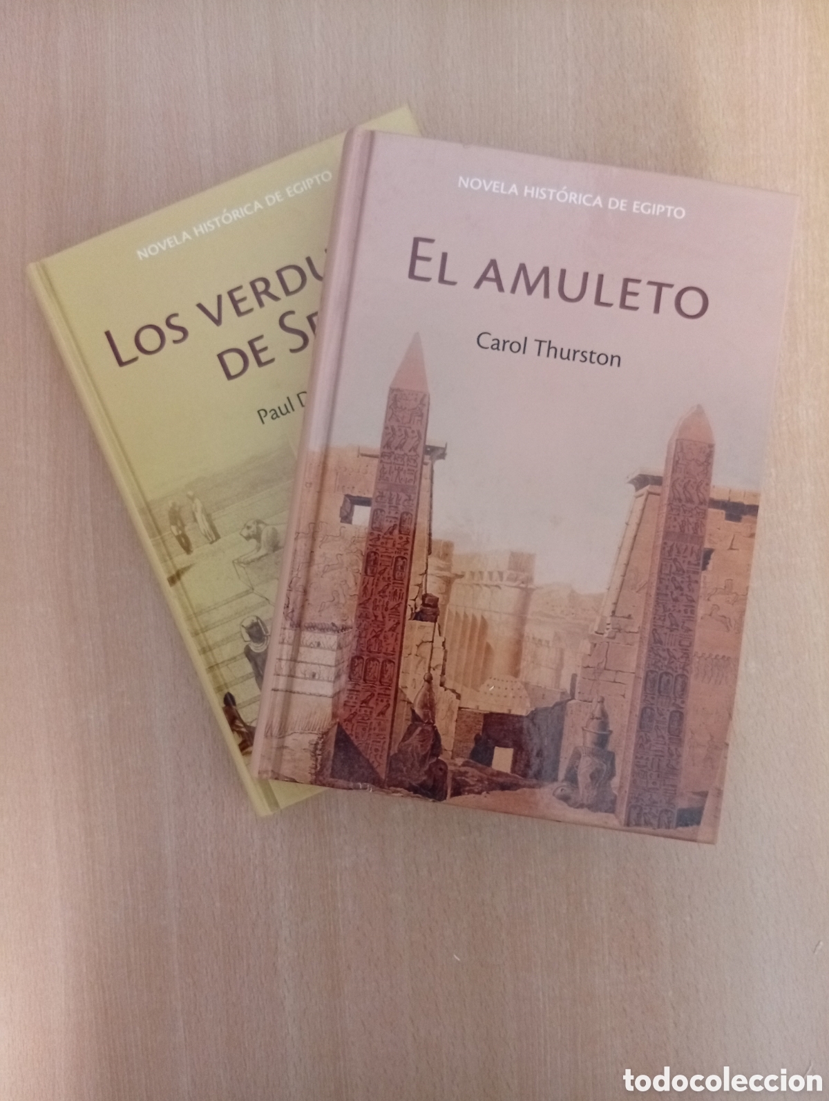 Libros de segunda mano: EL AMULETO. Carol Thurston / LOS VERDUGOS DE SET. Paul Doherty. RBA