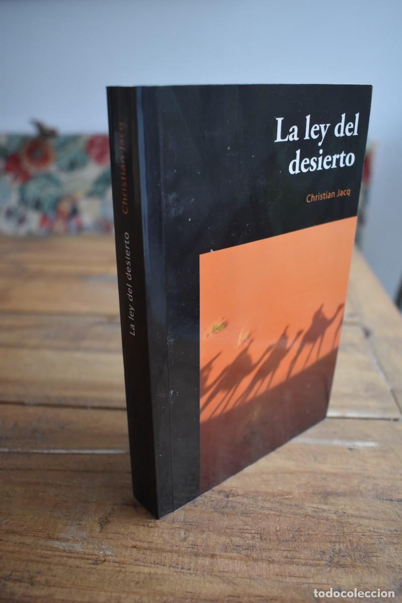 Libros de segunda mano: LA LEY DEL DESIERTO. CHRISTIAN JACQ. Planeta / El Pa&iacute;s S.L., 2013. Trilog&iacute;a El juez de Egipto