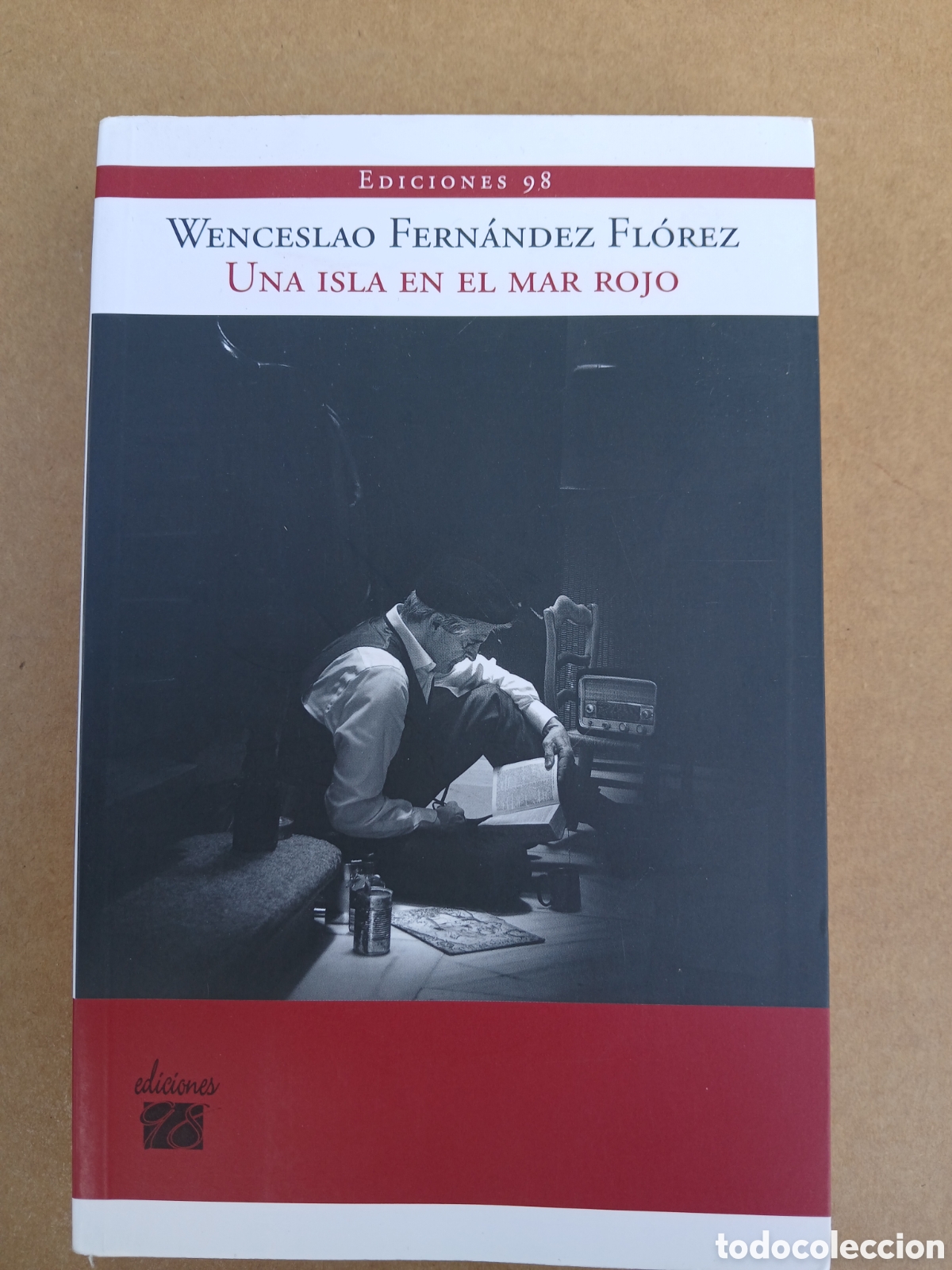 Libros de segunda mano: Una isla en el mar Rojo. Wenceslao Fern&aacute;ndez Fl&oacute;rez.