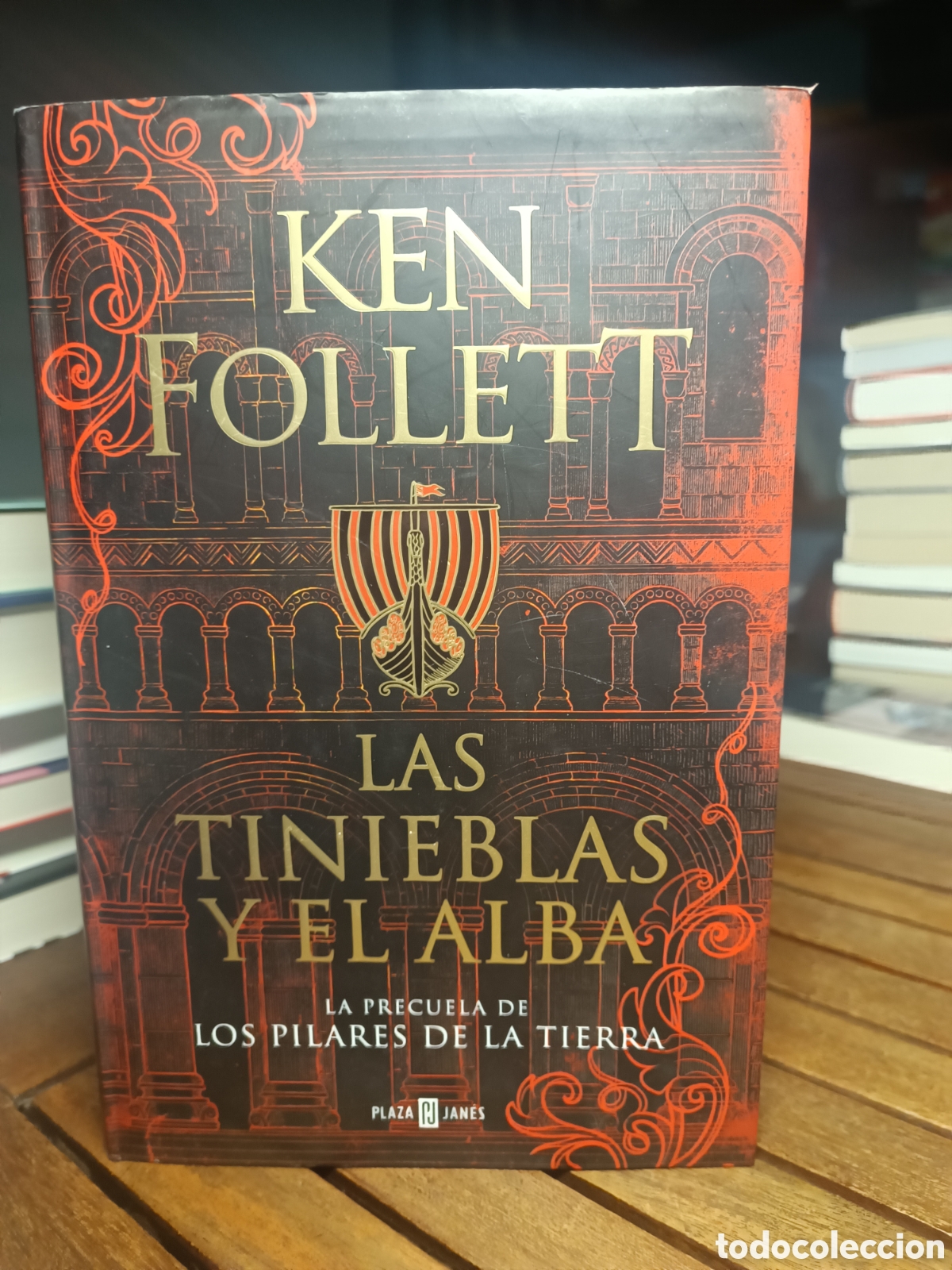 Livros em segunda m&atilde;o: Ken follet las tinieblas y el alba plaza jan&eacute;s tapa dura precuela los pilares de la tierra 2020
