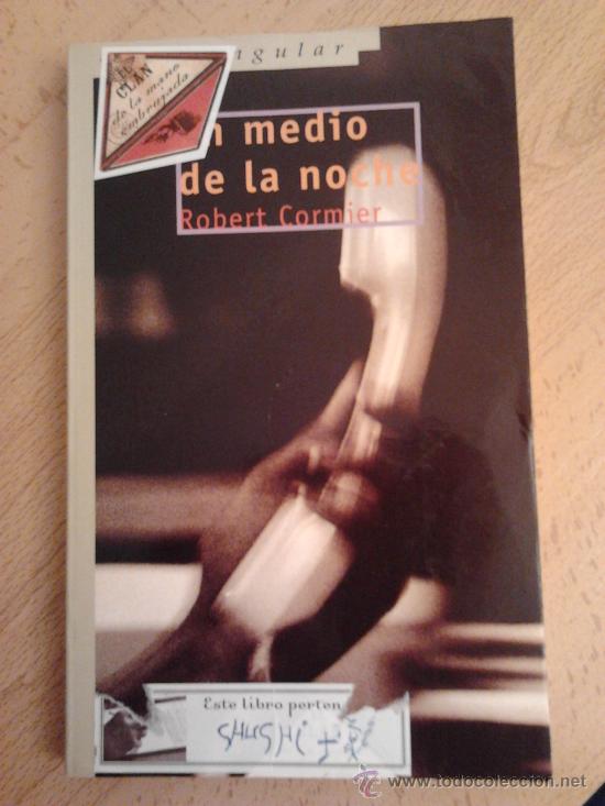 Libros de segunda mano: LIBRO COLECCI&Oacute;N GRAN ANGULAR. EN MEDIO DE LA NOCHE (ROBERT CORMIER) - Foto 1