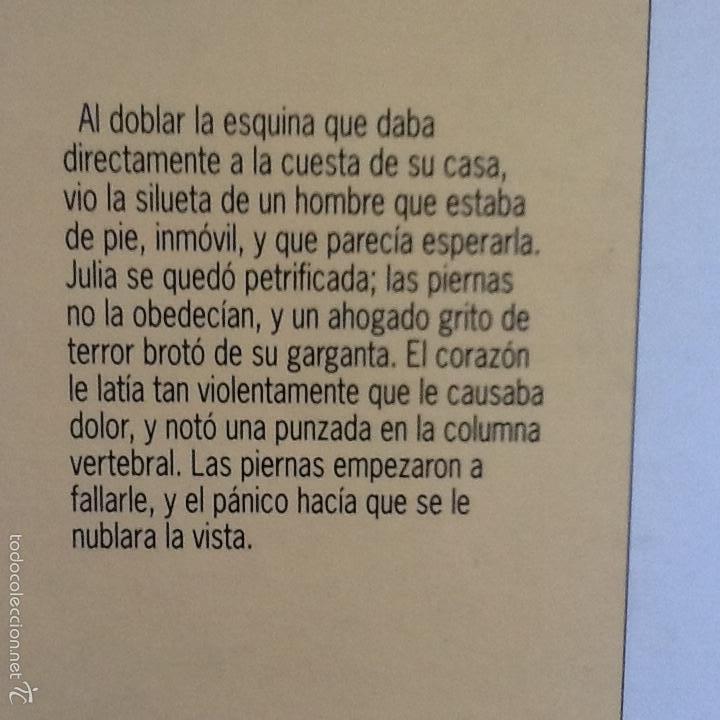 Libros de segunda mano: Julia y la mujer desvanecida. Manuel Valls - Foto 2