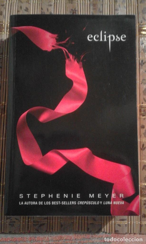 Libros de segunda mano: Eclipse - Stephenie Meyer - Saga Crep&uacute;sculo 3 - Foto 1