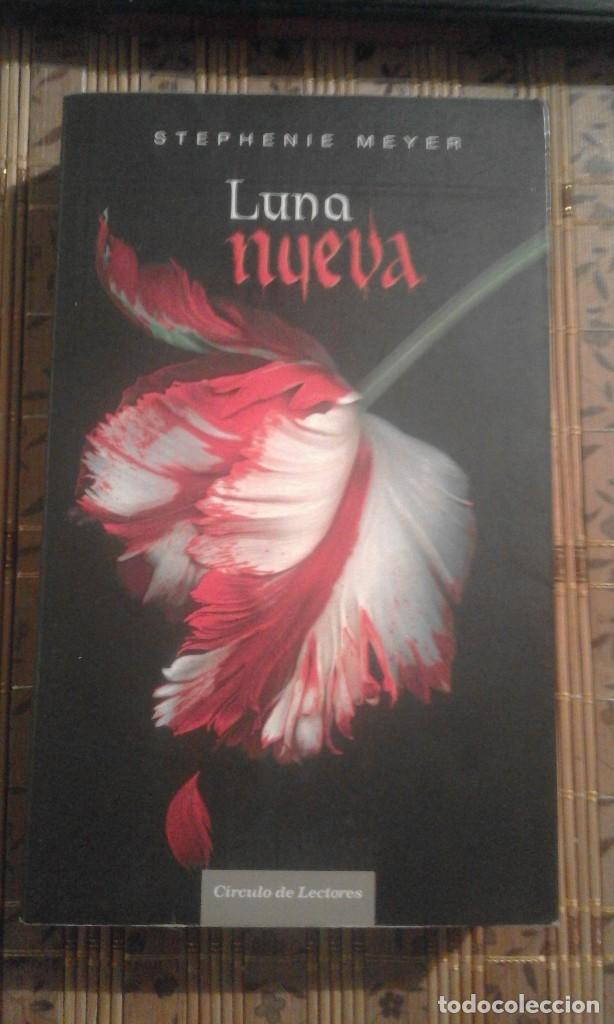 Libros de segunda mano: Luna Nueva - Stephenie Meyer - Foto 1