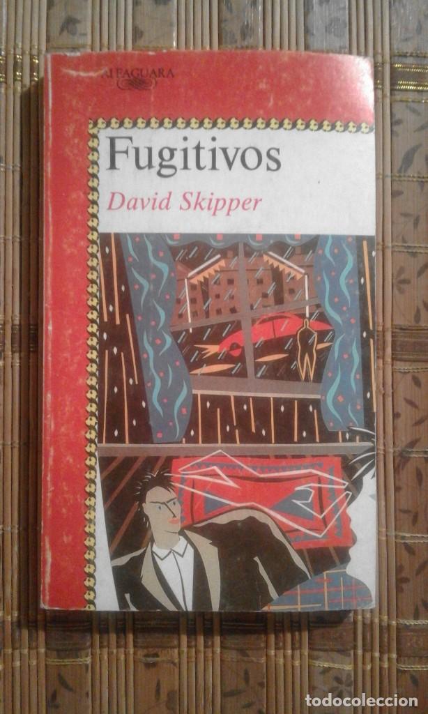 Libros de segunda mano: Fugitivos - David Skipper - Foto 1