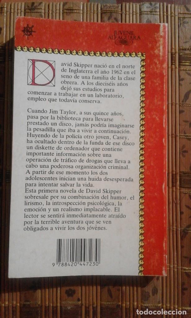 Libros de segunda mano: Fugitivos - David Skipper - Foto 2