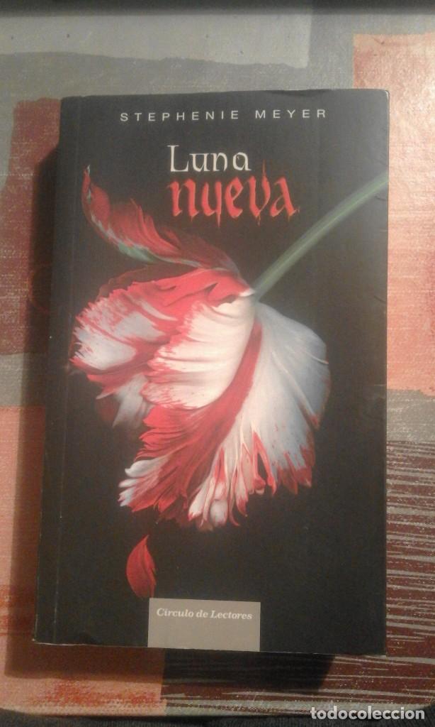 Libros de segunda mano: Luna nueva - Stephenie Meyer - Foto 1