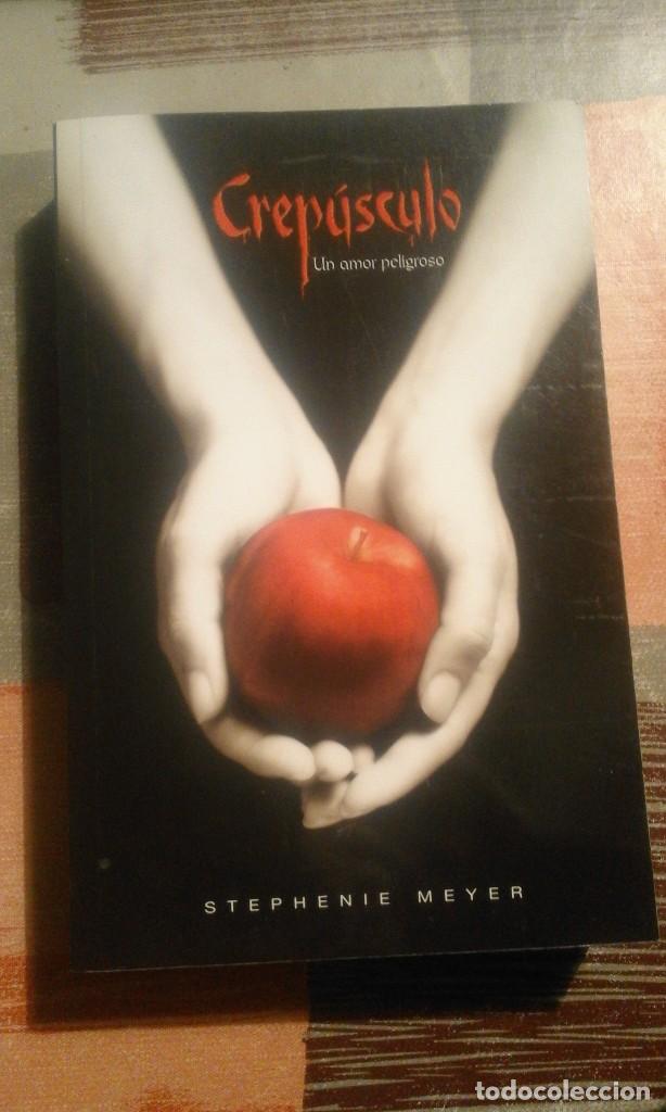 Libros de segunda mano: Crep&uacute;sculo - Stephenie Meyer - Foto 1