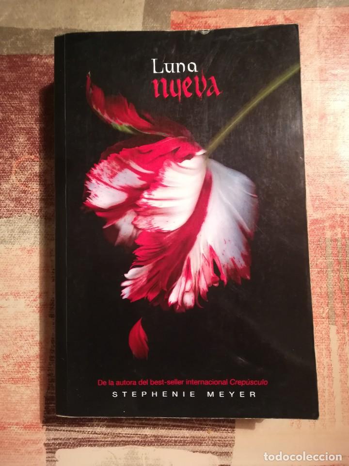 Libros de segunda mano: Luna nueva - Stephenie Meyer - Foto 1