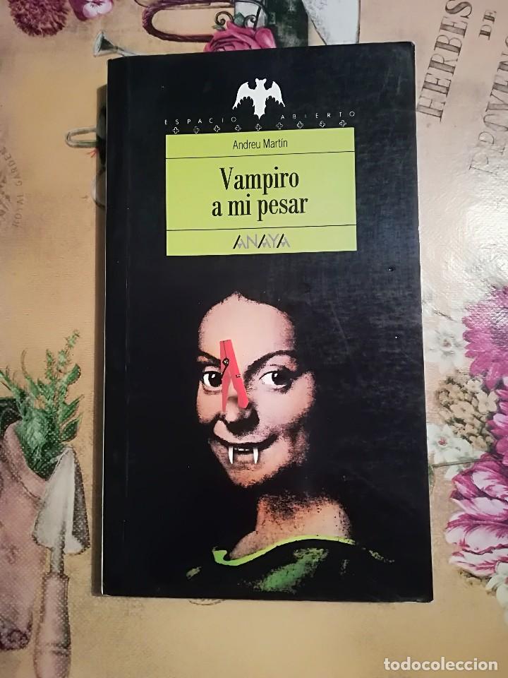 Libros de segunda mano: Vampiro a mi pesar - Andreu Mart&iacute;n - Foto 1