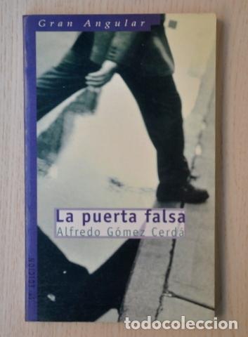 Libros de segunda mano: LA PUERTA FALSA. (Col. Gran Angular) - GOMEZ CERD&Aacute;, Alfredo - Foto 1