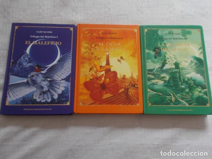 Libros de segunda mano: TRILOG&Iacute;A DEL MALEFICIO Completa - Foto 1