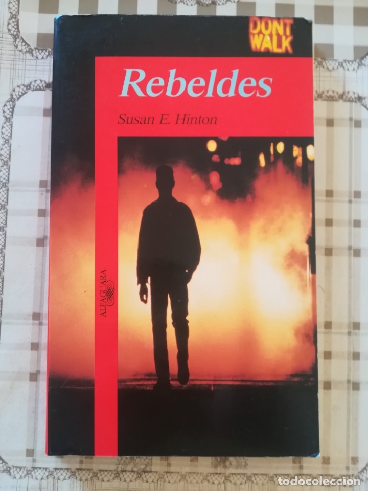 Libros de segunda mano: Rebeldes - Susan E. Hinton - Foto 1