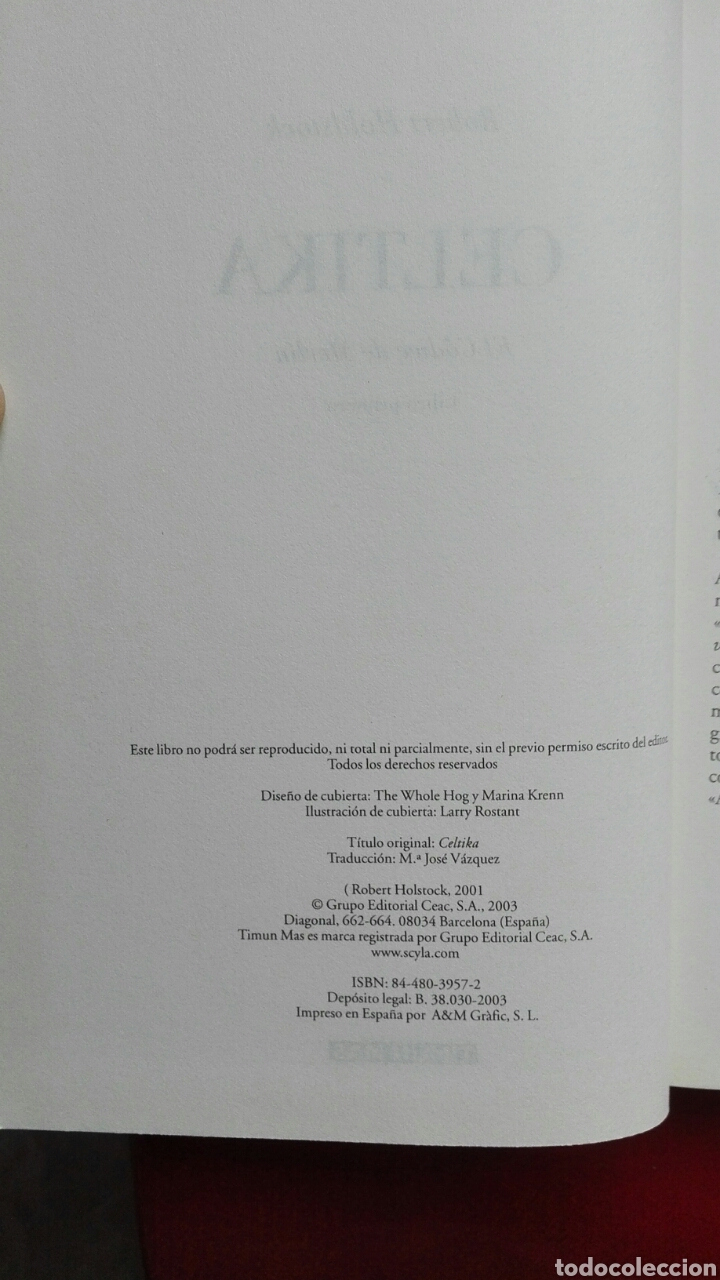 Libros de segunda mano: CELTIKA el C&oacute;dice de Merl&iacute;n Libro primero ROBERT HOLDSTOCK - Foto 2