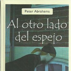 Libros de segunda mano: PETER ABRAHAMS-AL OTRO LADO DEL ESPEJO.SALAMANDRA.2007.. Lote 275288213