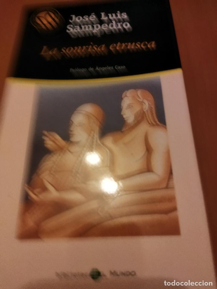 Libros de segunda mano: La sonrisa etrusca - Foto 1