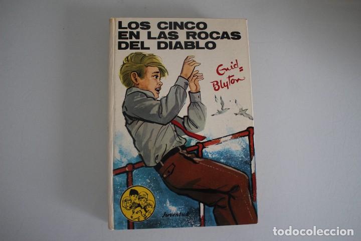 Libros de segunda mano: LOS CINCO EN LAS ROCAS DEL DIABLO - Foto 1