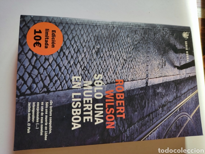 Libros de segunda mano: Libro Solo una muerte en Lisboa de Robert Wilson - Foto 1