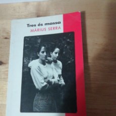 Libros de segunda mano: MÀRIUS SERRA - TRES ÉS MASSA - 3A EDICIÓN - COLUMNA 1992 - ESTHER ROVIRA. Lote 308765223