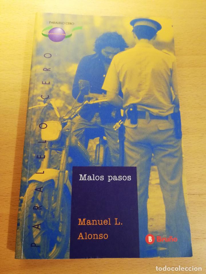 Libros de segunda mano: MALOS PASOS (MANUEL L. ALONSO) - Foto 1