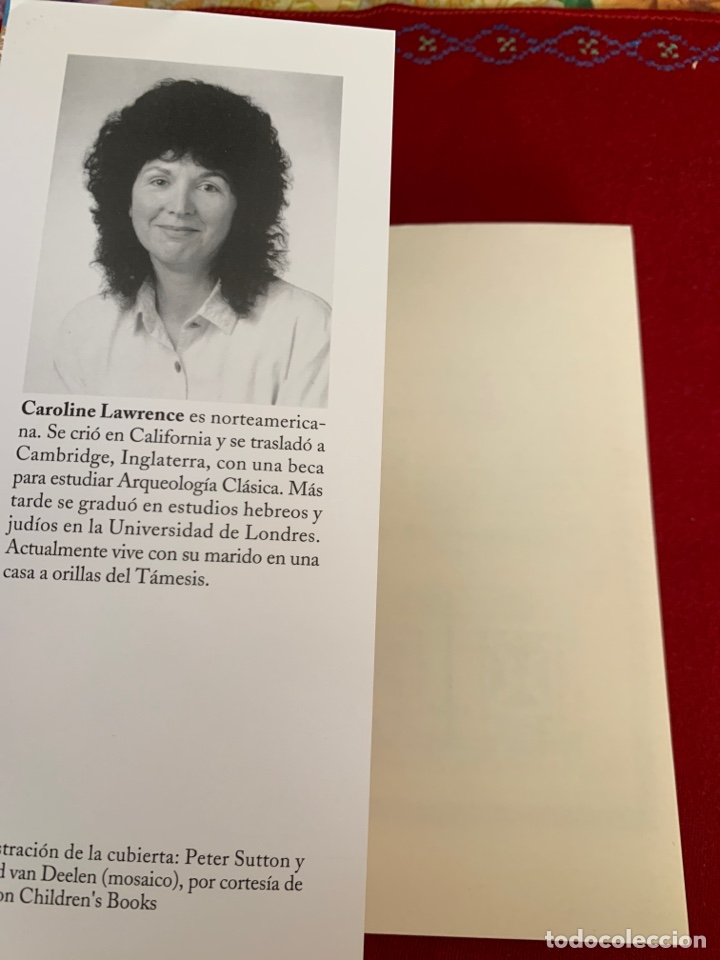 Libros de segunda mano: Ladrones en el foro. Caroline Lawrence. - Foto 3