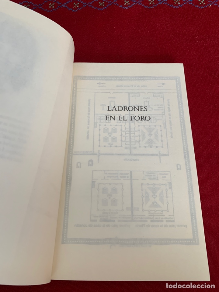 Libros de segunda mano: Ladrones en el foro. Caroline Lawrence. - Foto 4