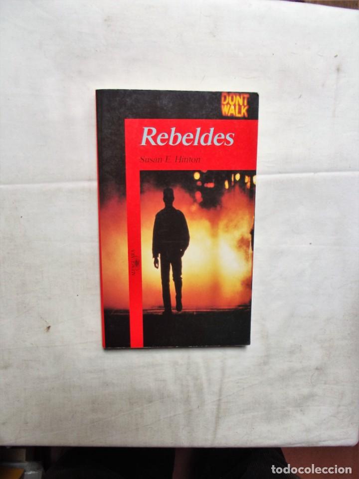 Libros de segunda mano: REBELDES DE SUSAN E. HINTON - Foto 1