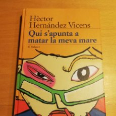 Libros de segunda mano: QUI S'APUNTA A MATAR LA MEVA MARE (HÈCTOR HERNÁNDEZ VICENS)