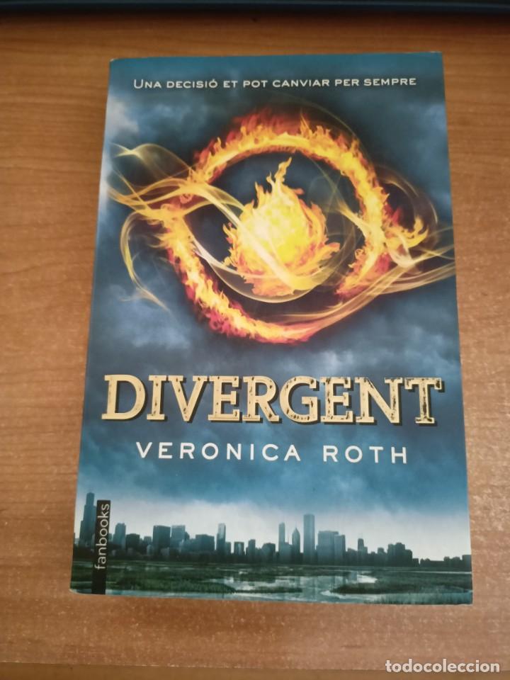 Libros de segunda mano: Divergent - Veronica Roth - en catal&agrave; - Foto 1