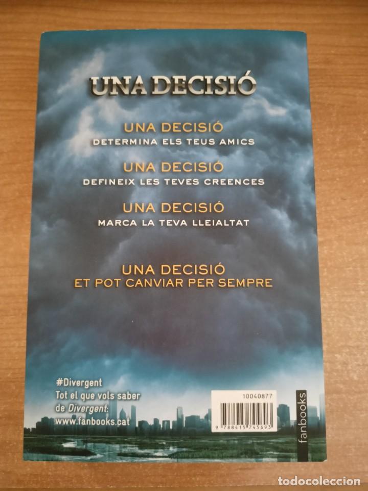 Libros de segunda mano: Divergent - Veronica Roth - en catal&agrave; - Foto 2