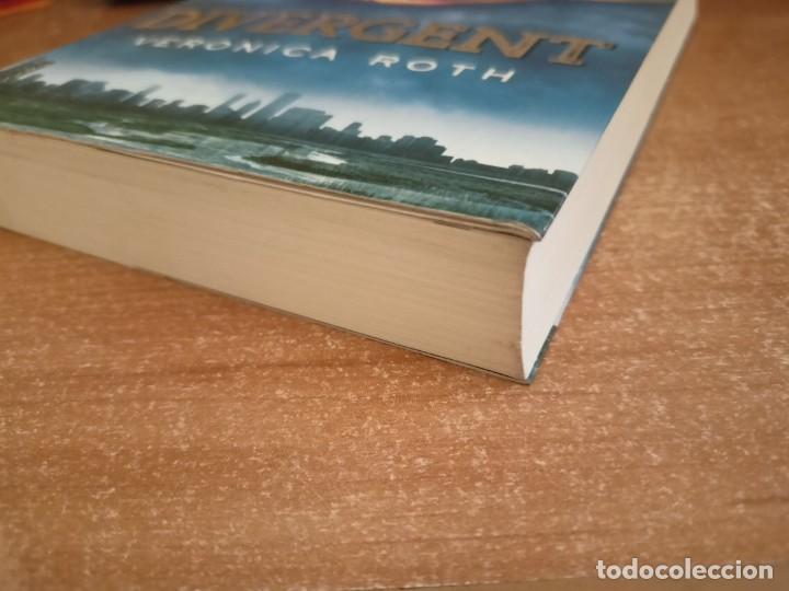 Libros de segunda mano: Divergent - Veronica Roth - en catal&agrave; - Foto 3