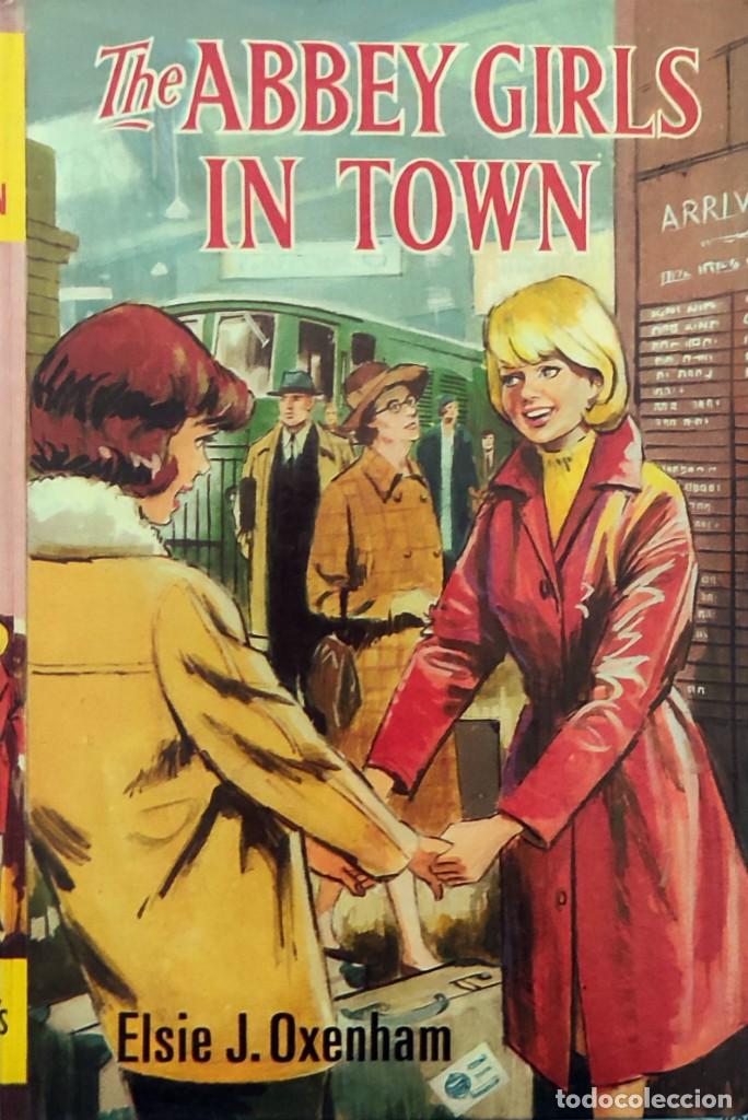 Libros de segunda mano: THE ABBEY GIRLS IN TOWN / ELSIE J. OXENHAM. LONDON AND GLASGOW : THE CHILDREN&rsquo;S PRESS, 1968.